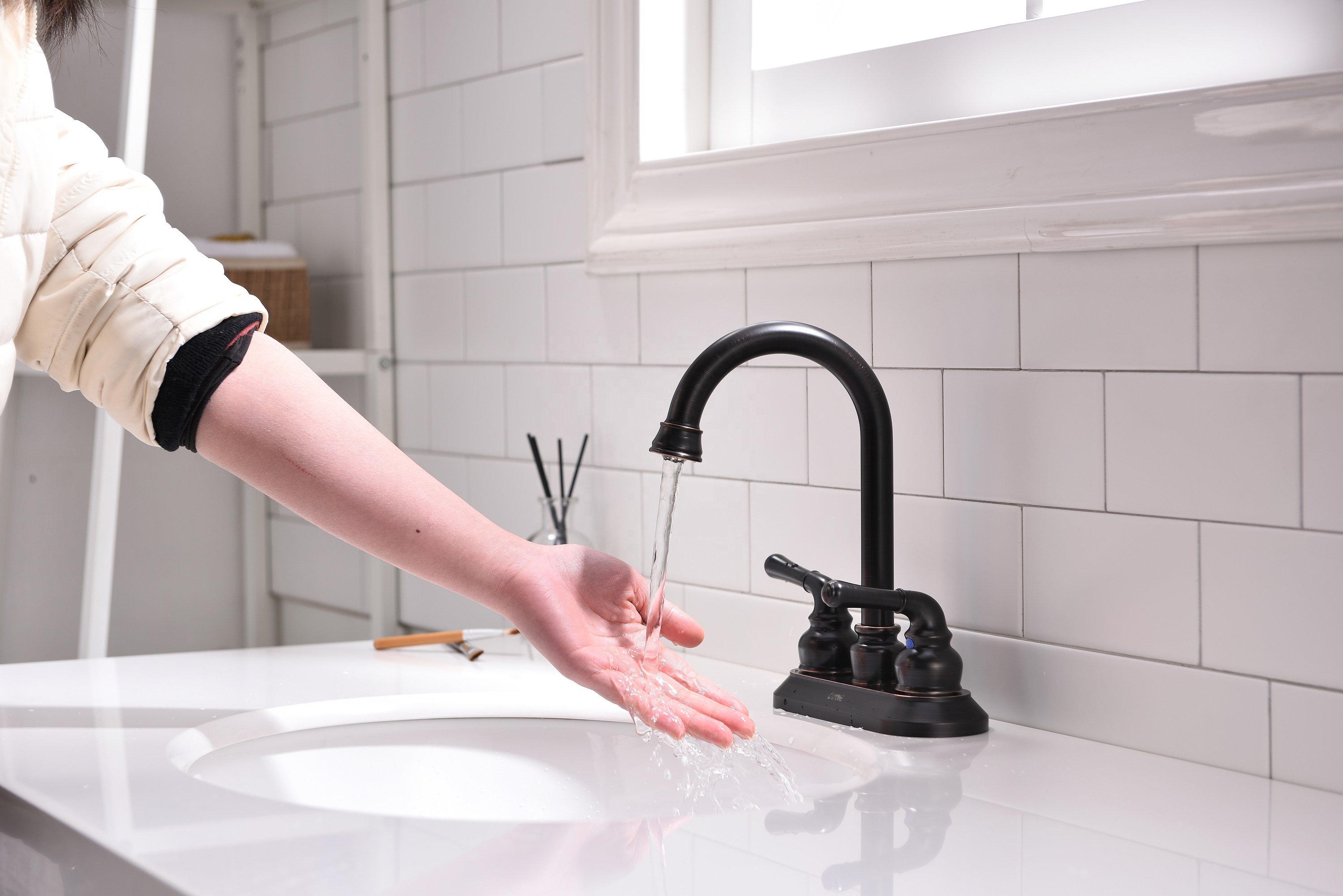 Nouveaux robinets de vanité de conception 4 pouces robinet de lavabo de salle de bain central pour salle de bain