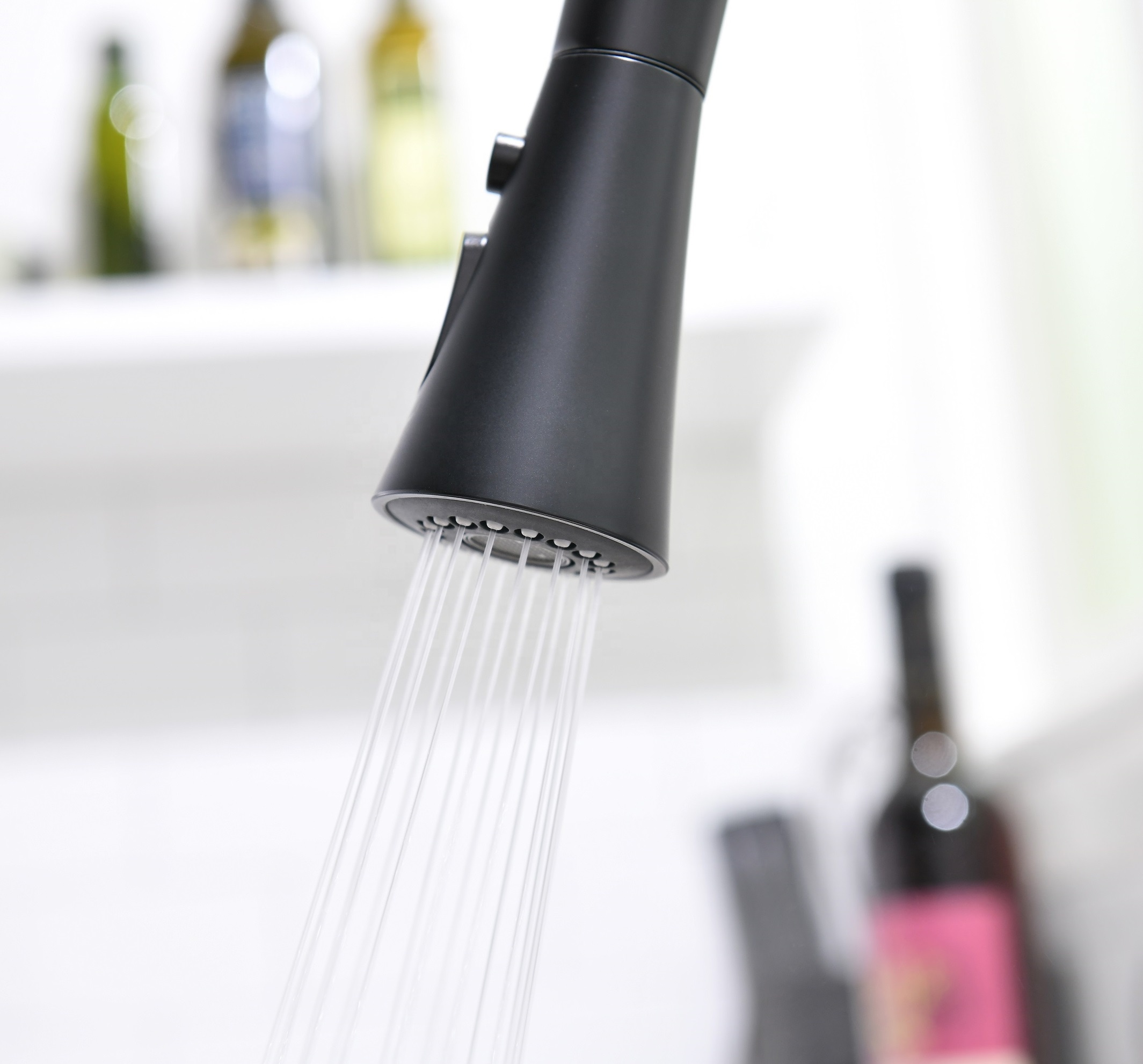 Robinet moderne noir robinet de cuisine intelligent robinets de cuisine automatiques avec pulvérisateur rétractable noir