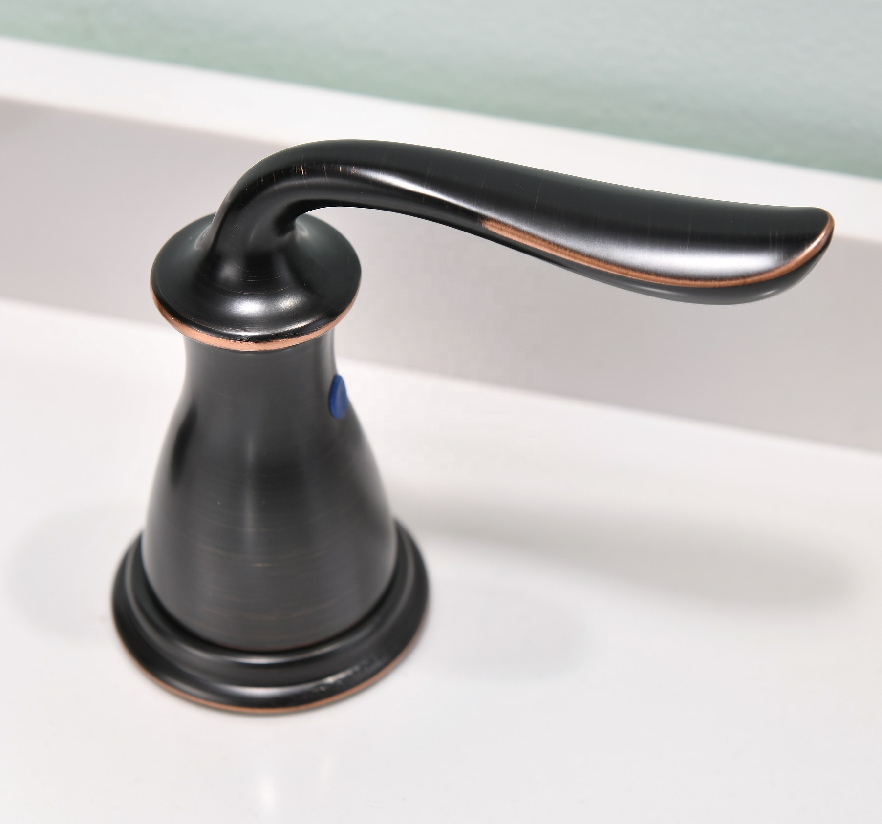 Meilleure vente nouveau robinet de bassin d'eau de Style classique à double poignée robinet de lavabo ORB pour évier de salle de bain