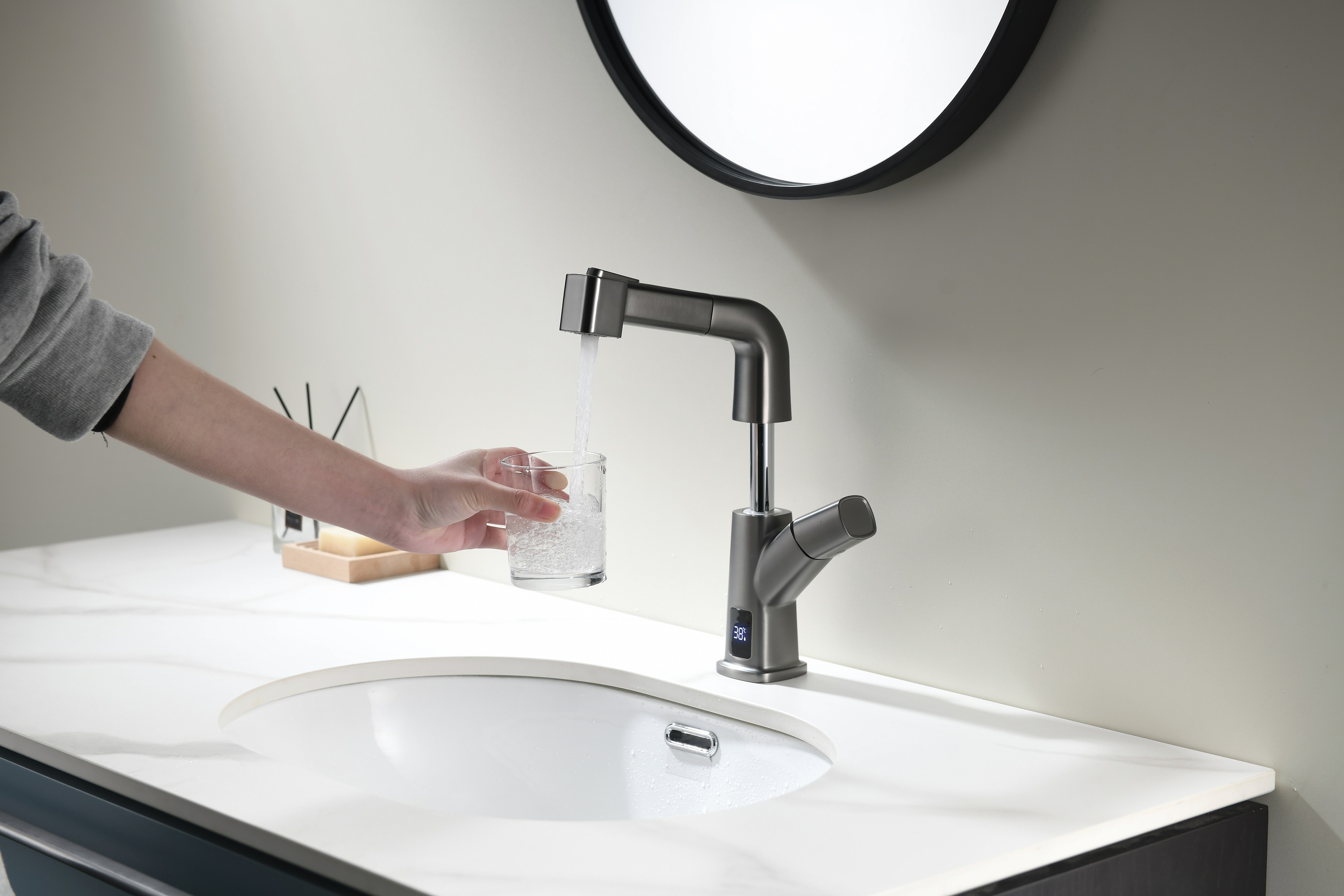 Robinet de lavabo à affichage de la température Robinet de salle de bain extractible en acier inoxydable noir