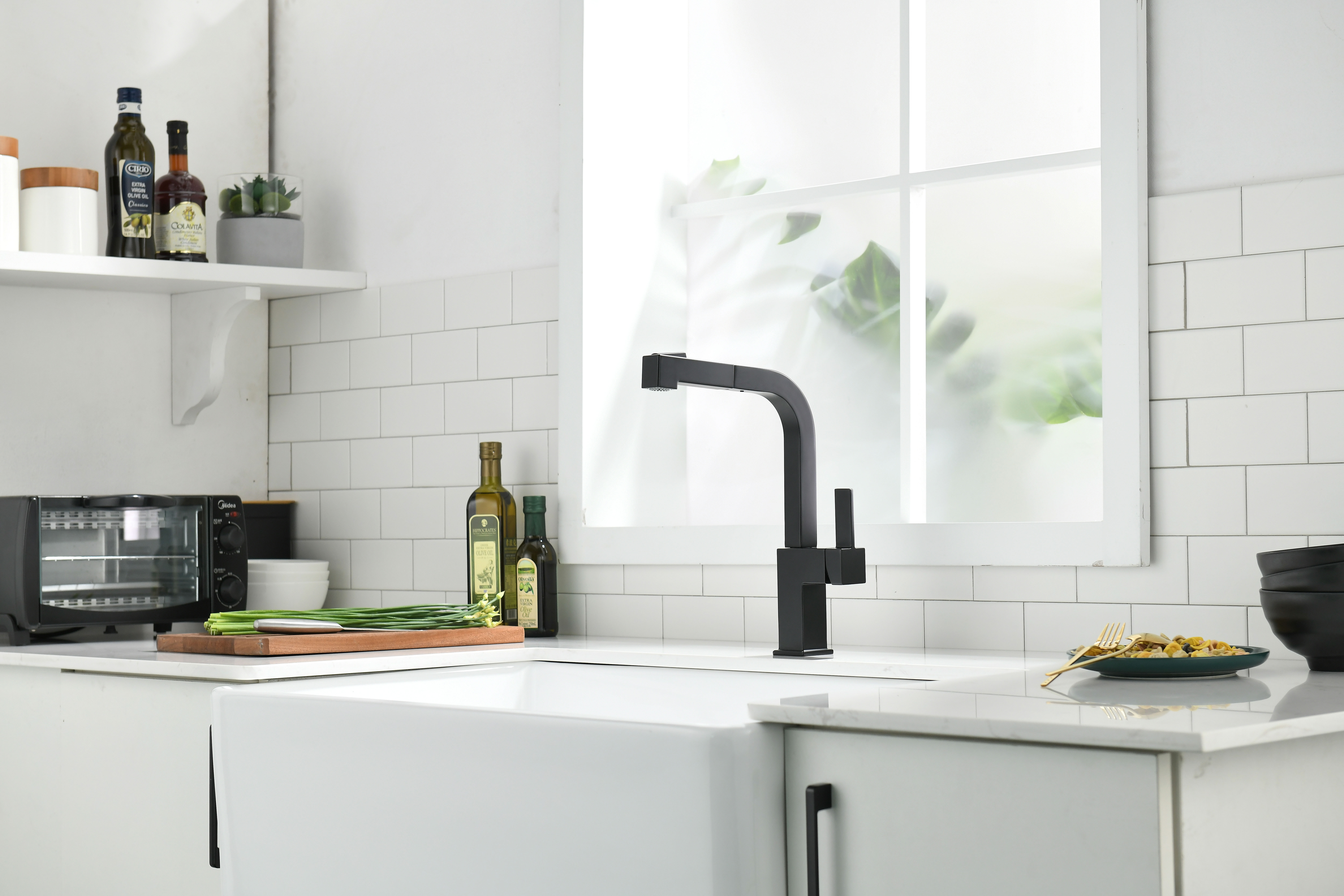 Robinets de cuisine noirs vs robinets de cuisine dorés : choisir le bon style pour votre cuisine