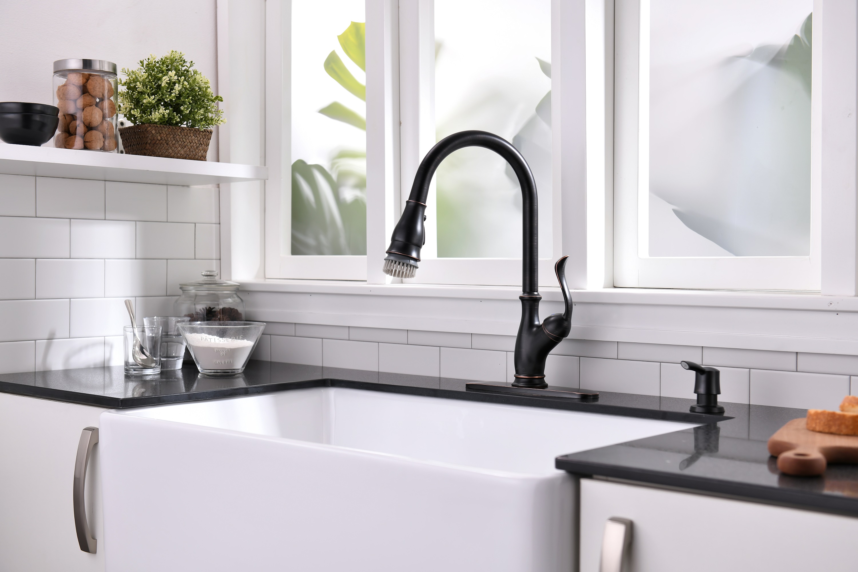 Adopter l'élégance et le style : des robinets noirs pour les cuisines modernes