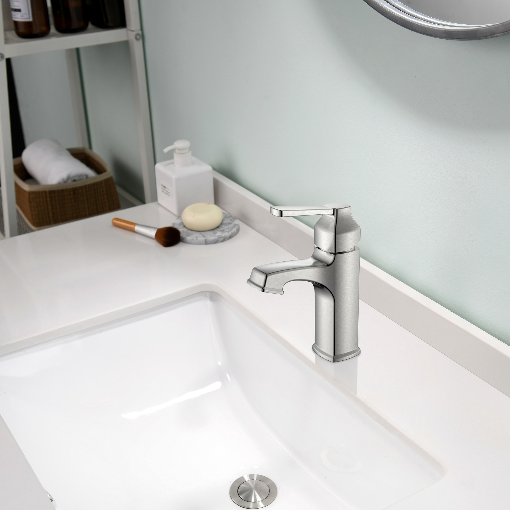 Robinet de lavabo à poignée unique de forme carrée classique or brossé pour salle de bain